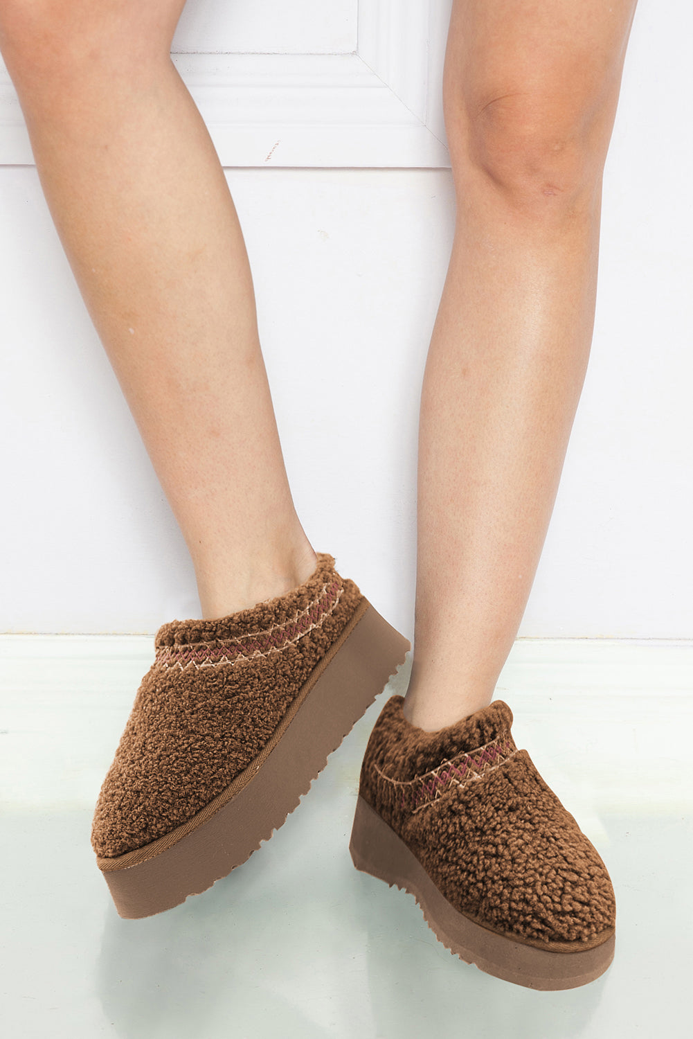 " Cabin-ish "Chestnut Embroidered Sherpa Plush Thick Sole Snow Boots